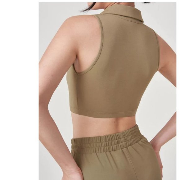 IcyAir™ Collared Plunge Neck Crop - Picture 4 of 6